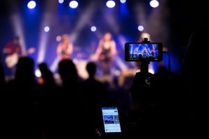 découvrez notre service de live streaming pour diffuser vos événements en direct sur internet. profitez d'une expérience immersive et interactive avec notre plateforme de streaming en direct.