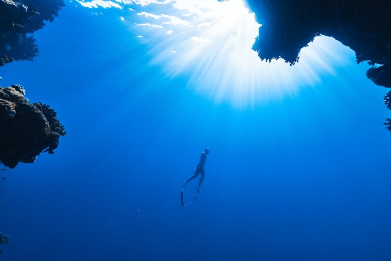 découvrez l'importance de l'âge dans l'apprentissage de la natation et comment chaque étape de développement influence les compétences aquatiques. explorez les meilleures pratiques pour initier les enfants à la natation selon leur âge et améliorer leurs performances.