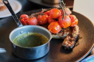 découvrez l'art du foie gras, un met raffiné et emblématique de la gastronomie française. apprenez tout sur ses origines, ses variétés et comment le déguster pour une expérience culinaire inoubliable.