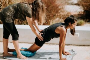 découvrez le yoga en ligne : pratiquez à votre rythme, accédez à des cours variés et améliorez votre bien-être sans quitter votre maison. rejoignez notre communauté dès aujourd'hui !