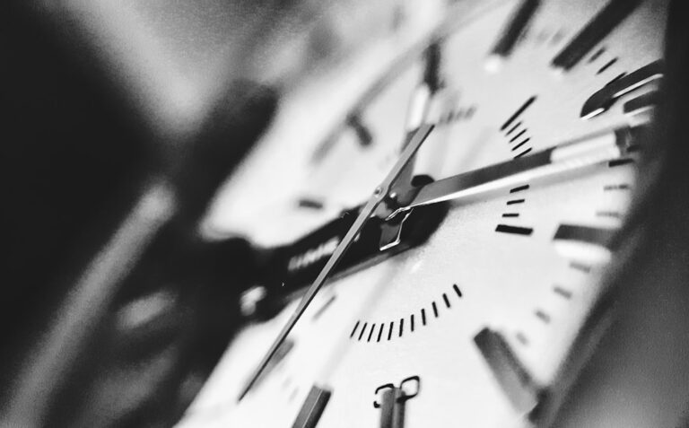découvrez tout ce que vous devez savoir sur les fuseaux horaires, leur fonctionnement, et leur impact sur nos vies quotidiennes. apprenez à gérer les différences de temps selon les régions du monde et optimisez votre planification de voyages ou de réunions professionnelles.