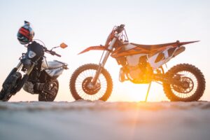 découvrez tout ce que vous devez savoir sur le coût des motos en fonction de leur cylindrée. comparez les prix des différentes catégories de motos et explorez les options adaptées à votre budget. obtenez des conseils pour maîtriser les dépenses liées à l'achat et à l'entretien de votre moto.