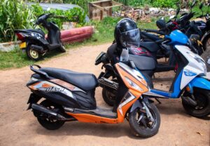 découvrez la gamme des scooters honda, alliant performance, confort et style. parfaits pour vos déplacements urbains, ces deux-roues offrent une conduite fluide et économique. explorez notre sélection et trouvez le scooter qui vous correspond.