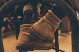découvrez notre sélection de chaussures de sécurité alliant confort et protection. idéales pour les professionnels et les travailleurs, nos modèles répondent aux normes de sécurité tout en offrant un style moderne. protégez vos pieds avec élégance.