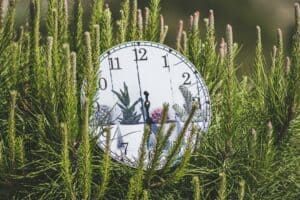 découvrez tout ce qu'il faut savoir sur la notion de durée : définitions, applications et exemples dans le quotidien. apprenez à mieux gérer votre temps et à comprendre l'importance de la durée dans divers contextes.