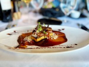 découvrez l'art du foie gras : un délice gastronomique français, apprécié pour sa texture onctueuse et son goût subtil. parfait pour vos fêtes et occasions spéciales, le foie gras saura ravir vos convives avec ses saveurs raffinées.