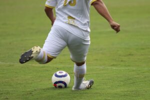 découvrez notre sélection de chaussures de football alliant performance et confort. que vous soyez amateur ou joueur confirmé, trouvez la paire idéale pour améliorer votre jeu sur tous les terrains.