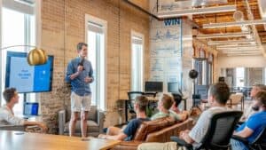 découvrez les clés du leadership efficace : inspirez, motivez et guidez votre équipe vers le succès. apprenez à développer vos compétences en gestion, à créer une culture d'entreprise positive et à faire face aux défis du management.