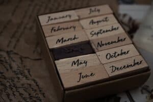 découvrez la signification, l'origine et l'histoire des mois de l'année. apprenez tout sur chaque mois, leurs particularités et comment ils rythment notre calendrier au quotidien.