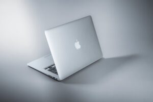 découvrez le macbook pro : performance exceptionnelle, écran retina éclatant, autonomie longue durée et design élégant pour répondre à tous vos besoins professionnels et créatifs.