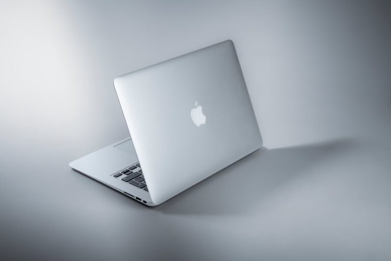 découvrez le macbook pro : performance exceptionnelle, écran retina éclatant, autonomie longue durée et design élégant pour répondre à tous vos besoins professionnels et créatifs.