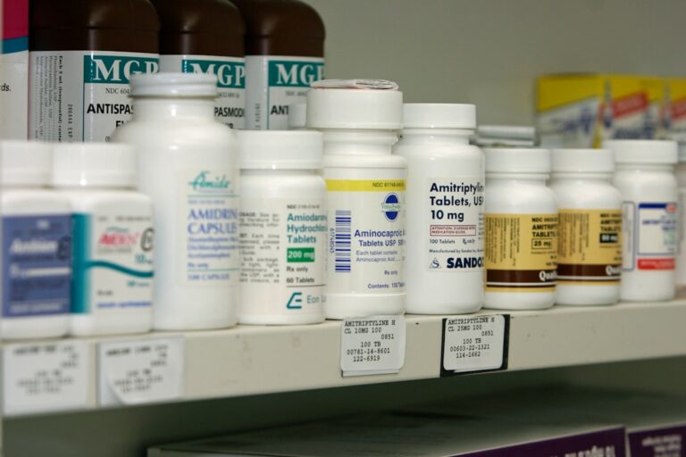 découvrez tout ce qu'il faut savoir sur les prescriptions : leur définition, leur importance dans le domaine médical, les types de prescriptions, et les bonnes pratiques pour assurer une prise en charge optimale de votre santé.