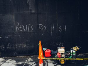 découvrez les démarches à suivre en cas de loyer impayé, les droits et obligations du locataire et du propriétaire, ainsi que des conseils pratiques pour résoudre les conflits liés aux loyers non payés.