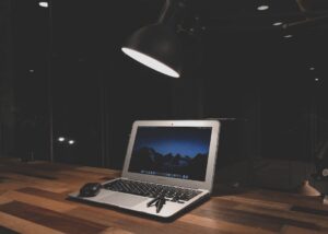 découvrez notre sélection d'ordinateurs portables abordables alliant performance et prix compétitif, parfaits pour tous vos besoins quotidiens.